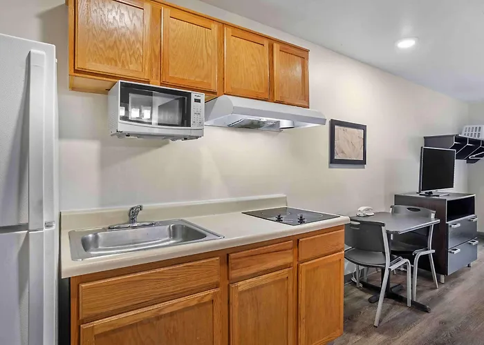 Extended America Select - - East Hotel